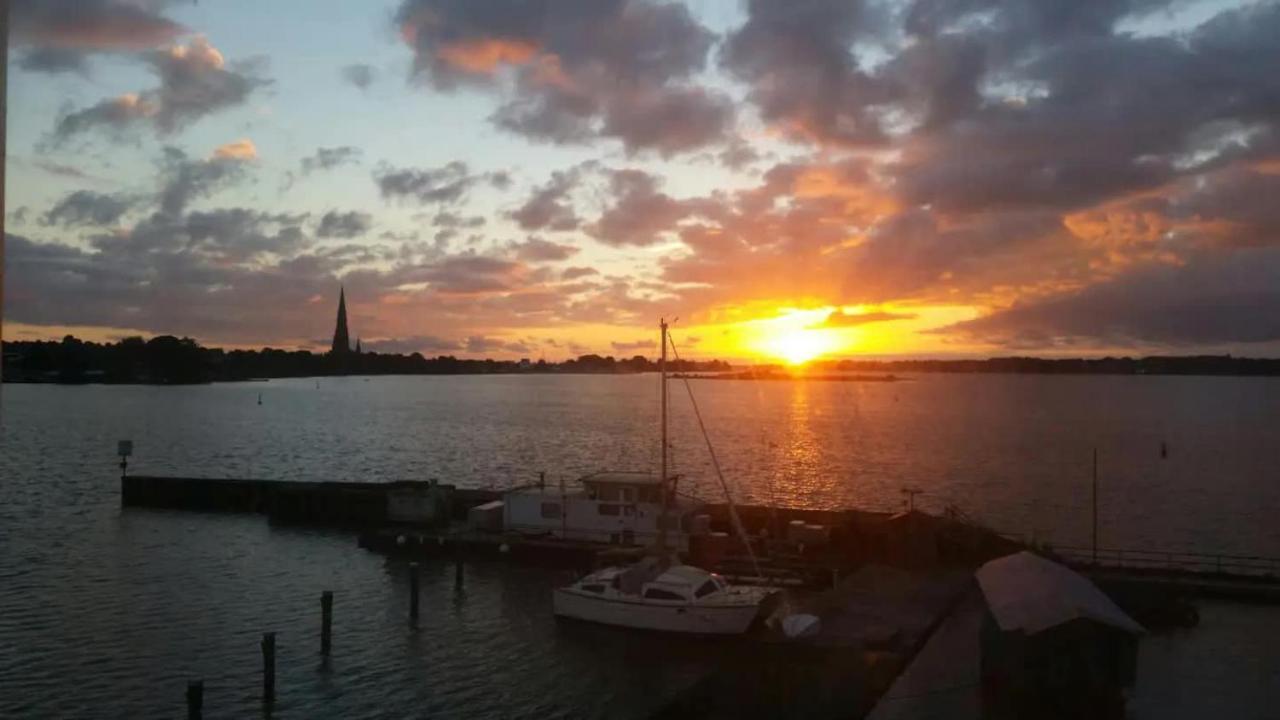 שלזוויג Ferienwohnung Schleiloge Mit Panoramablick Auf Die Schlei מראה חיצוני תמונה
