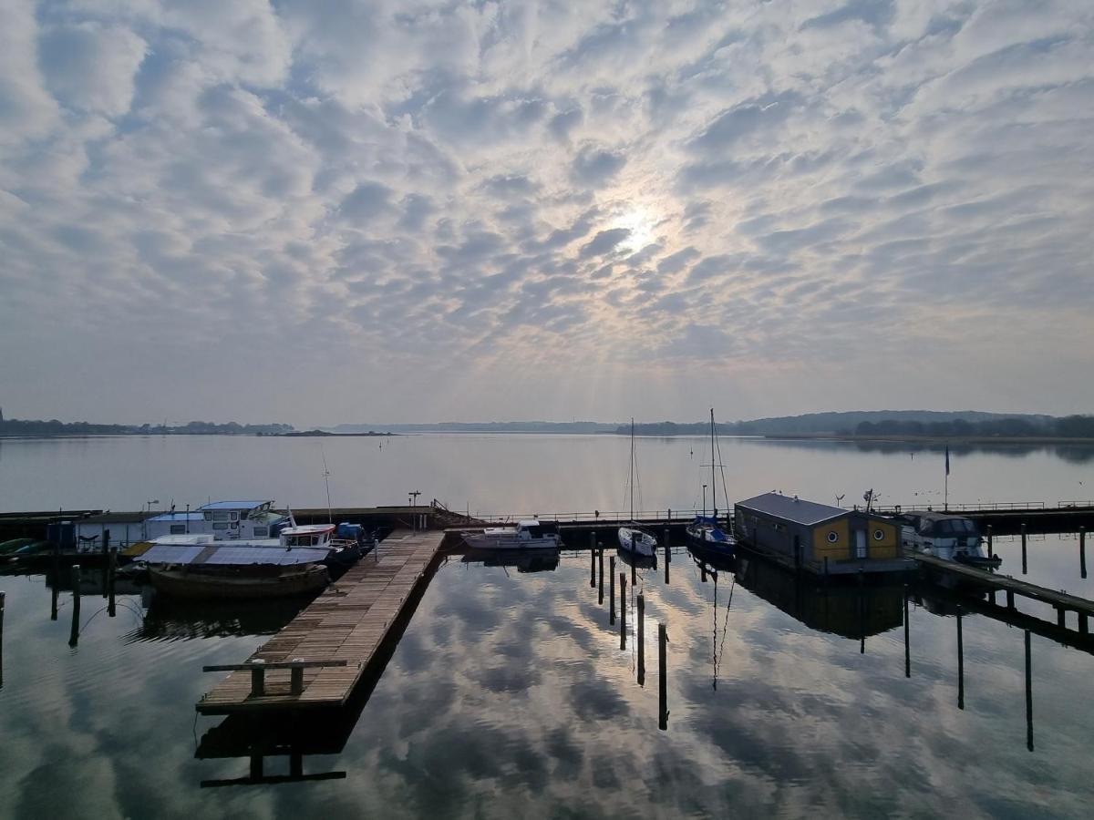 שלזוויג Ferienwohnung Schleiloge Mit Panoramablick Auf Die Schlei מראה חיצוני תמונה